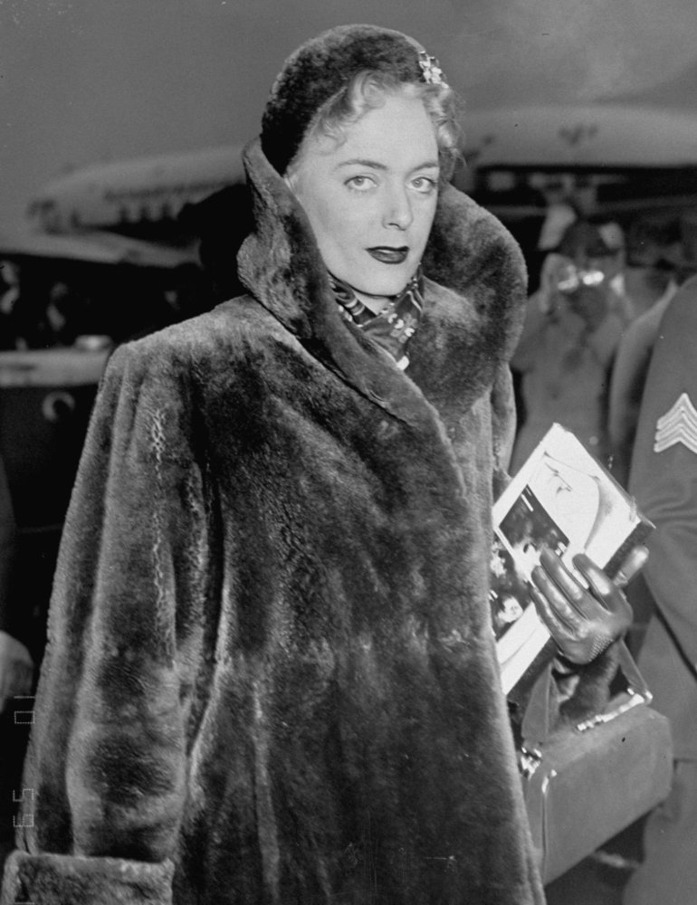 Download the full-sized image of Christine Jorgensen Arrives at New York Idlewild Airport
