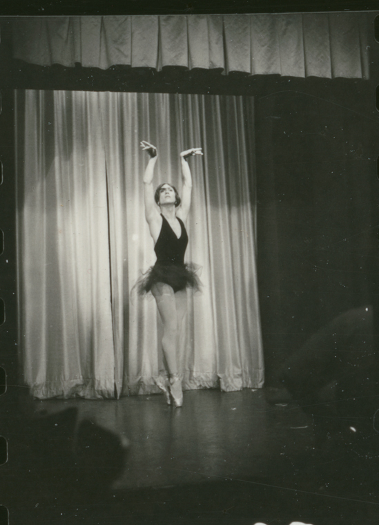 Download the full-sized image of A Photograph of a Cabaret Performer (no. 109)