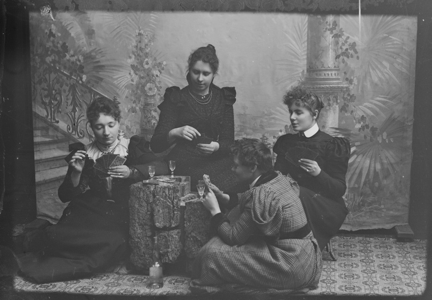 Download the full-sized image of Marie Høeg and Three Unknown People Drinking and Playing Cards