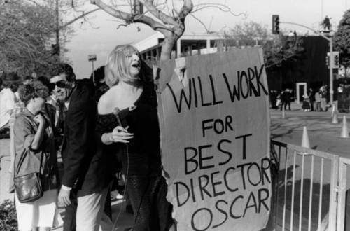Download the full-sized image of Streisand impersonator protests at Academy Awards