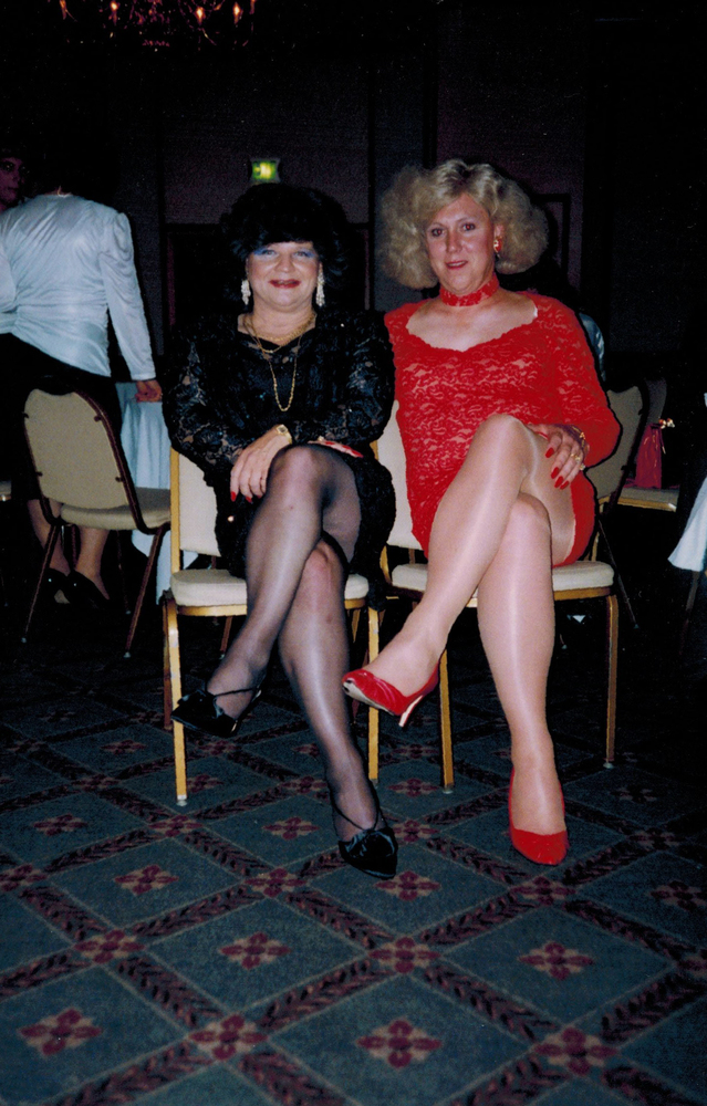 Download the full-sized image of Linda Buten with Unidentified Woman