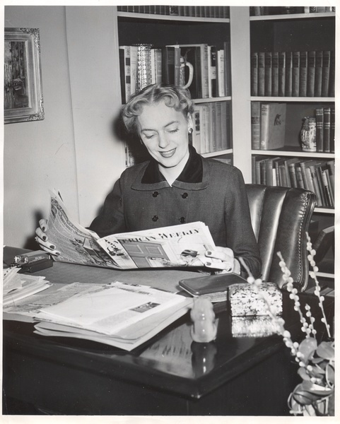 Download the full-sized image of Christine Jorgensen Reads "American Weekly"