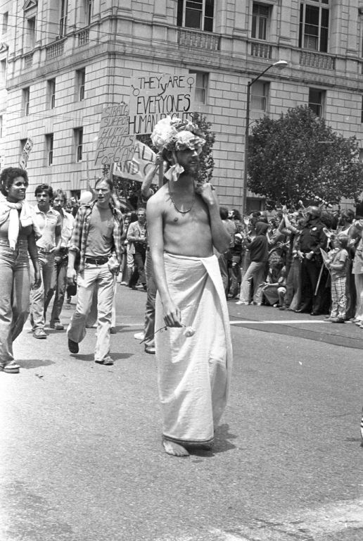 Download the full-sized image of 1977 San Francisco Gay Day Parade (1)